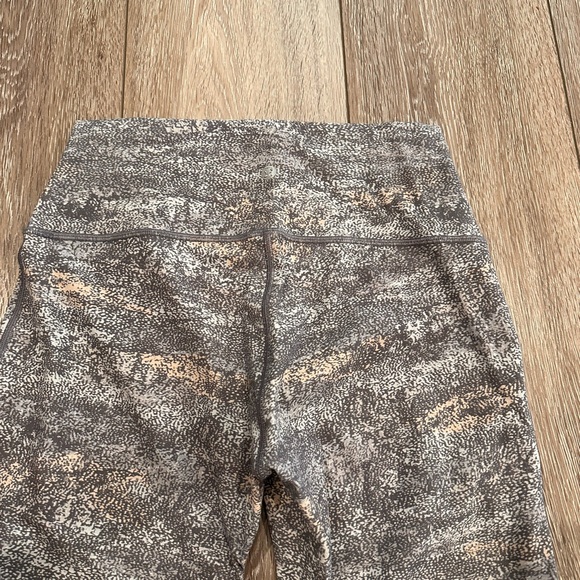 Lululemon women’s leggings multicolor size 8 - Picture 2 of 3